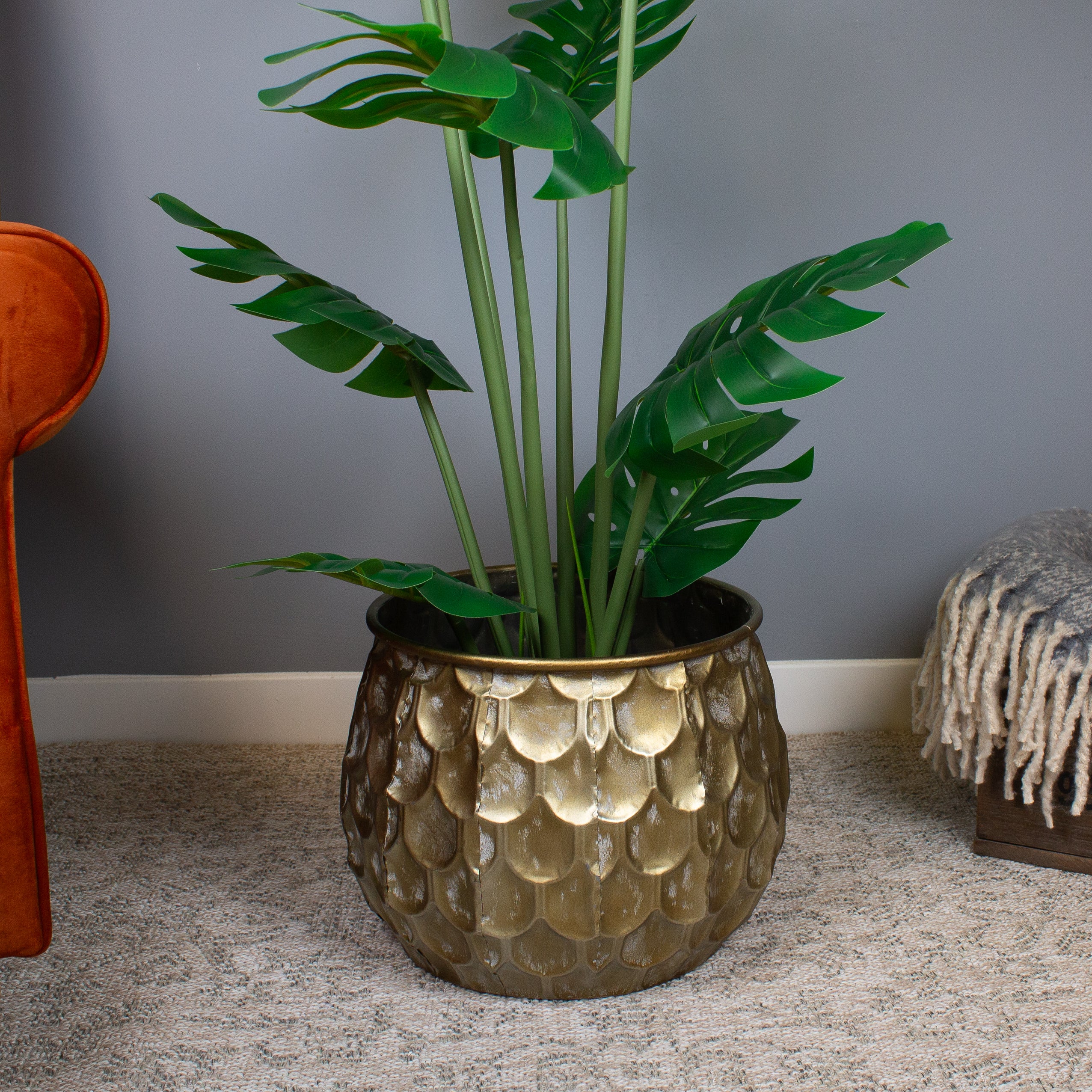 Gold Scalloped Planter 32cm