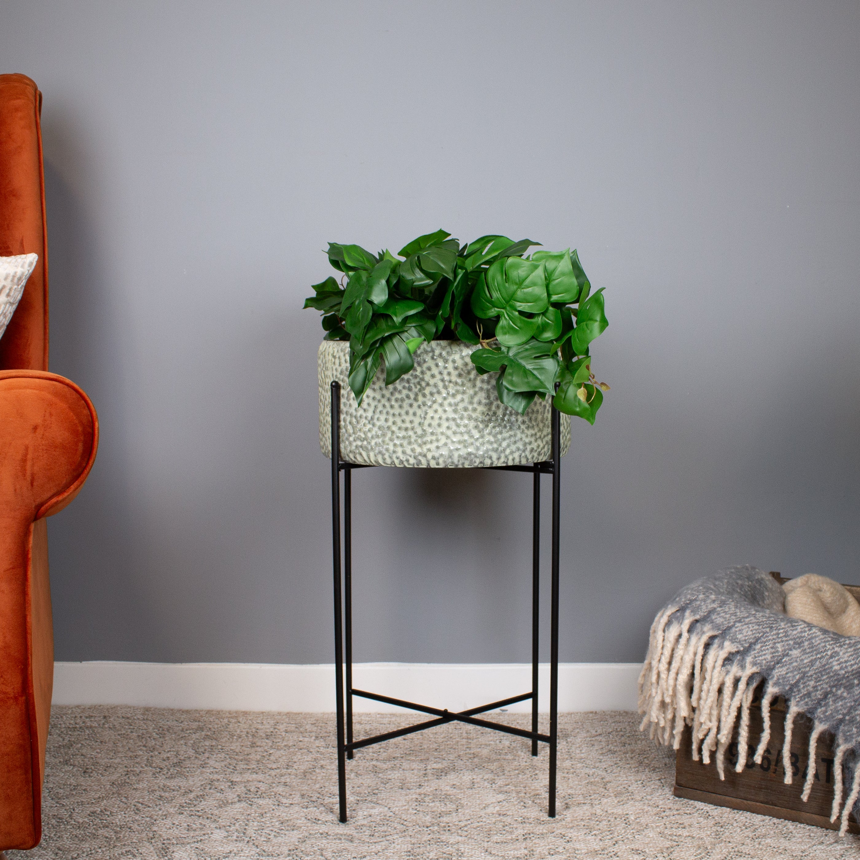 Charcoal Dimpled Planter on Stand 26 cm